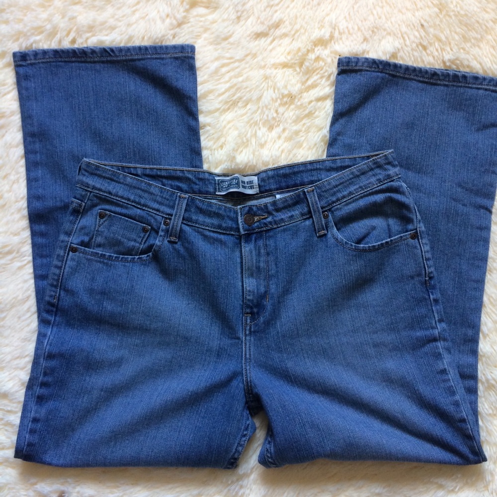 Levi’s Signature Mid Rise Bootcut Jeans -short